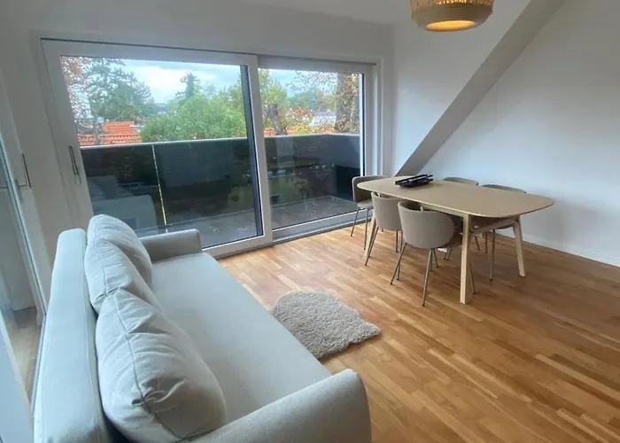 90 M2 With Balcony & Free Parking * 维也纳