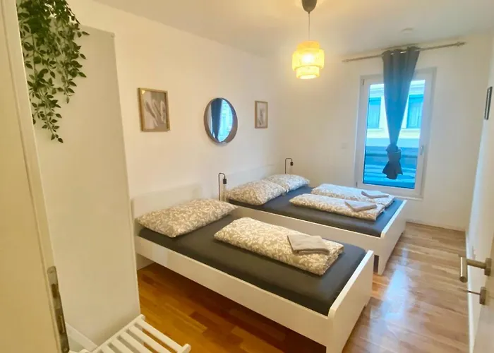 90 M2 With Balcony & Free Parking 维也纳